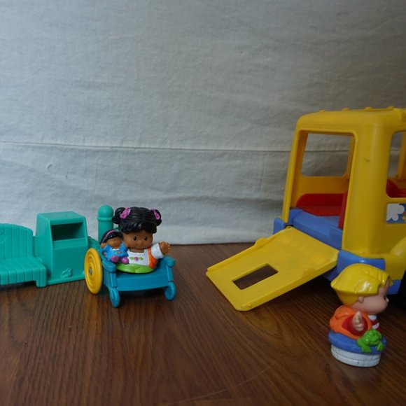 Fisher Price Little People School Bus - Picture 3 of 4